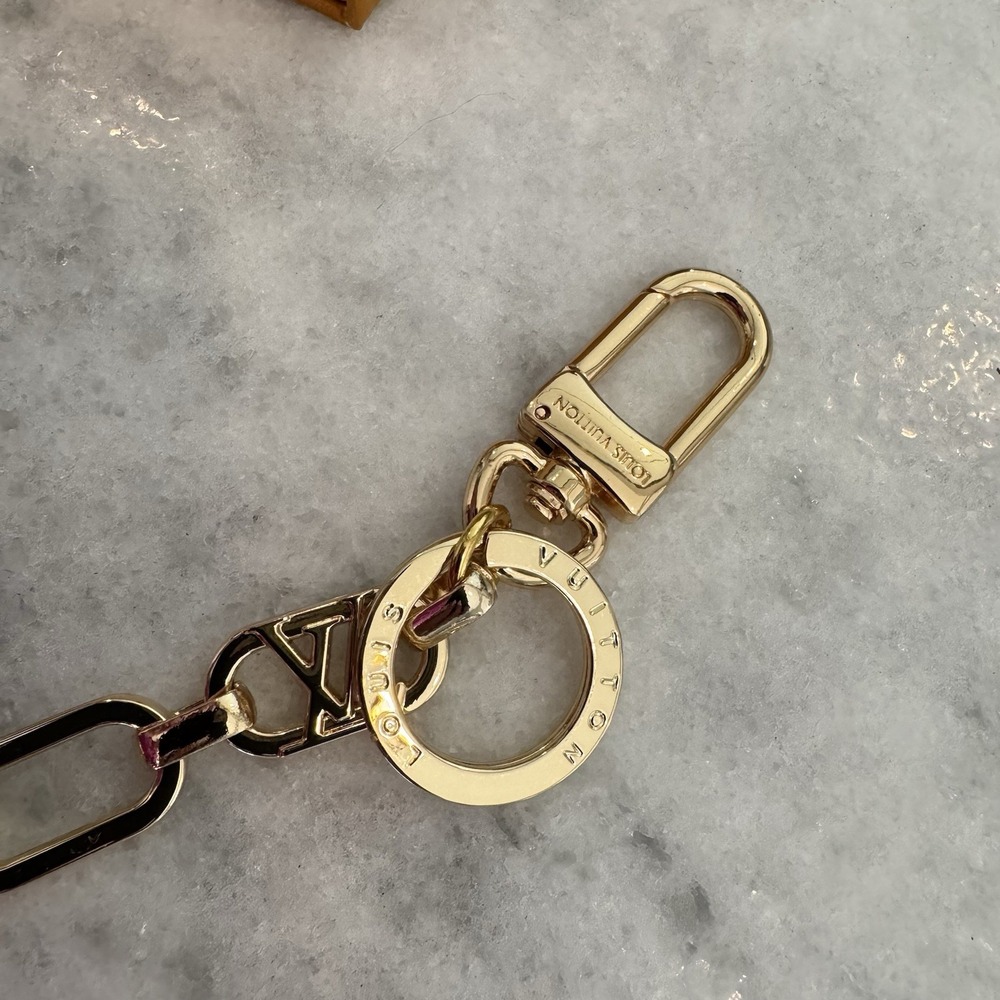 LOUIS VUITTON Chain Links Bag Charm Key 14" Gold Monogram w/ Box & Dust Bag - Picture 4 of 9